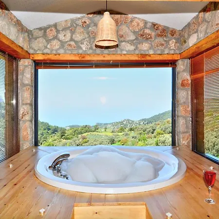 2 Bedroom Private With Infinity Pool And Sea View 别墅 法拉尔雅